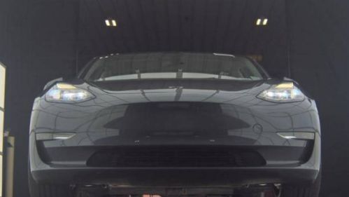 2022 Tesla Model 3 - Images - 3