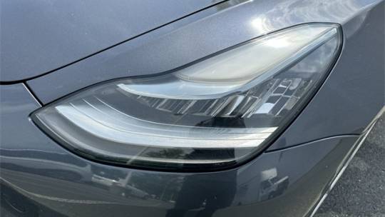 2018 Tesla Model 3 - Images - 9