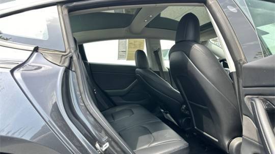 2018 Tesla Model 3 - Images - 17