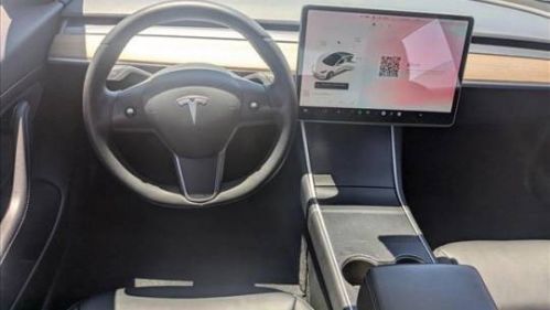 2020 Tesla Model 3 - Images - 13