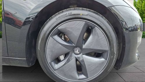 2019 Tesla Model 3 - Images - 8