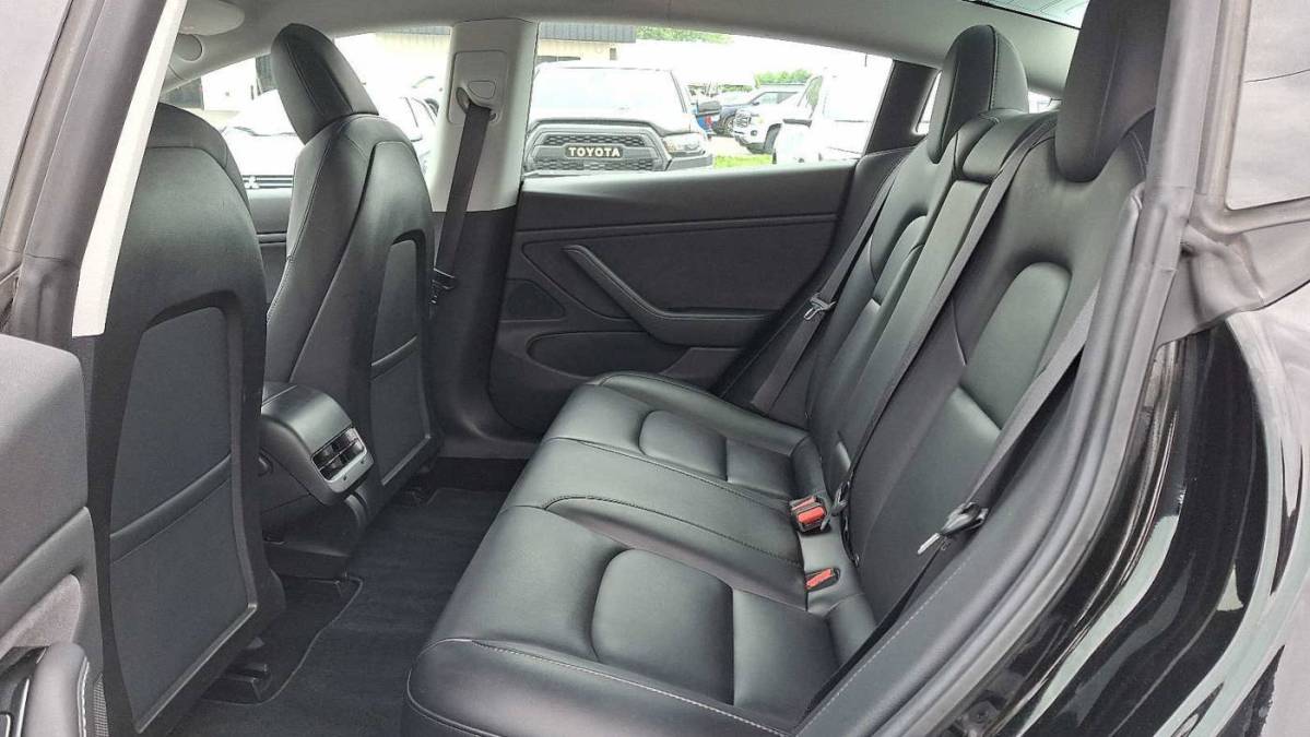 2019 Tesla Model 3 - Images - 10