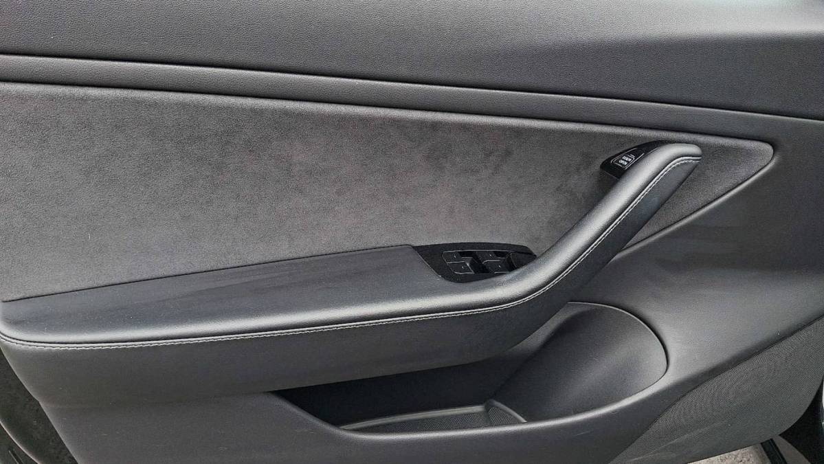 2019 Tesla Model 3 - Images - 12