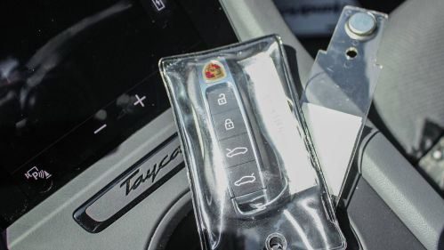 2024 Porsche Taycan - Images - 33