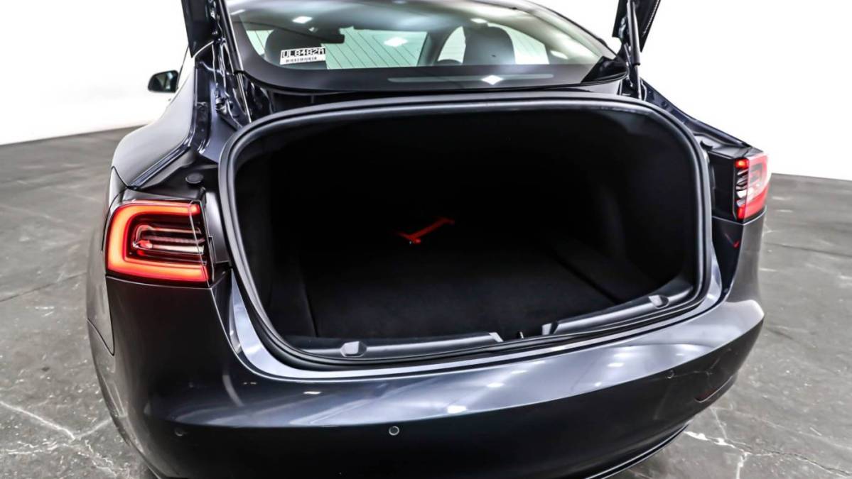 2018 Tesla Model 3 - Images - 21