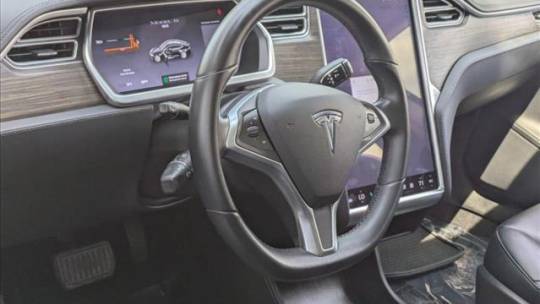 2014 Tesla Model S - Images - 10