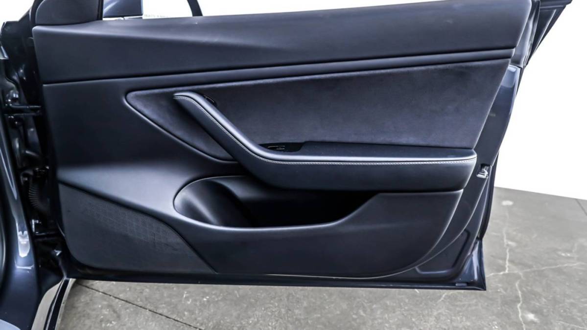 2018 Tesla Model 3 - Images - 22