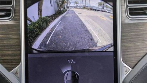2014 Tesla Model S - Images - 13