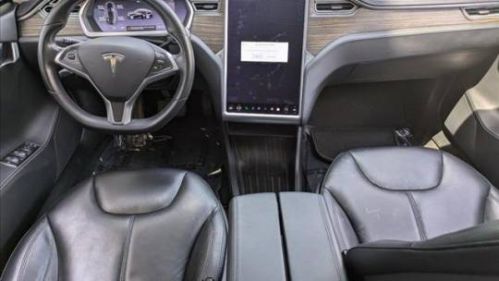 2014 Tesla Model S - Images - 16
