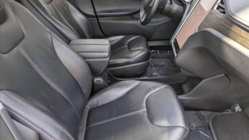 2014 Tesla Model S - Images - 19