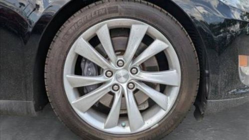 2014 Tesla Model S - Images - 22