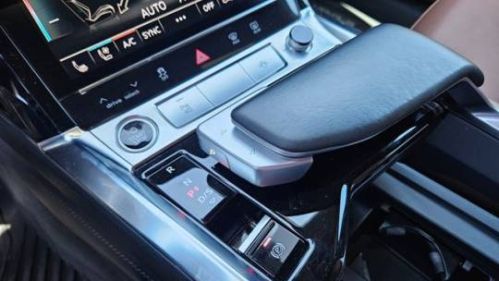 2022 Audi e-tron - Images - 10