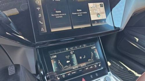 2022 Audi e-tron - Images - 11