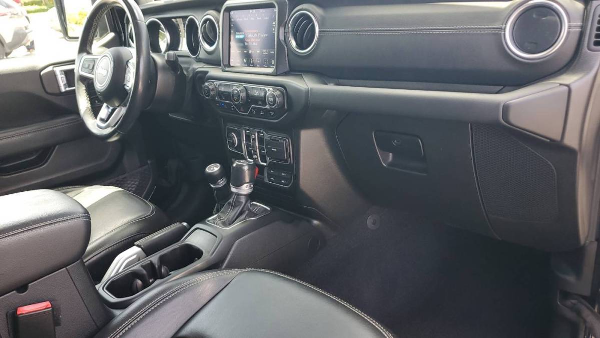 2021 Jeep Wrangler - Images - 13