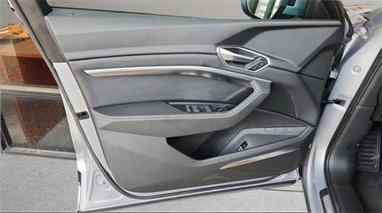 2021 Audi e-tron - Images - 33