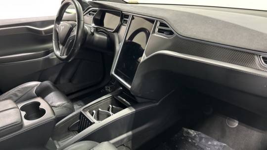 2017 Tesla Model X - Images - 12