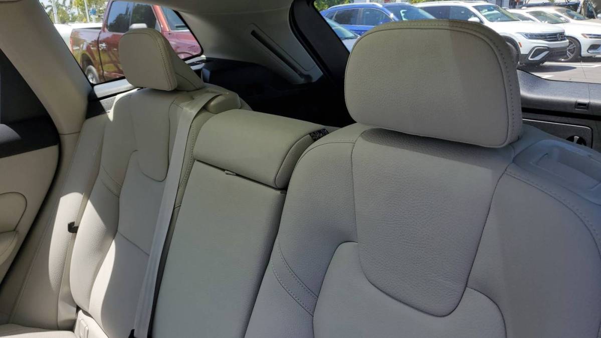 2025 Volvo XC60 - Images - 11