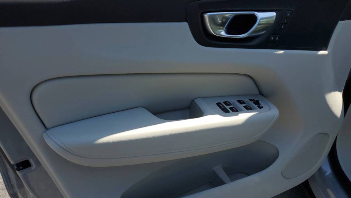 2025 Volvo XC60 - Images - 17