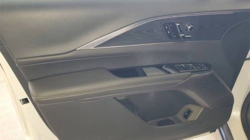 2025 Cadillac Lyriq - Images - 14