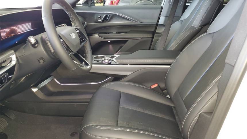 2025 Cadillac Lyriq - Images - 16