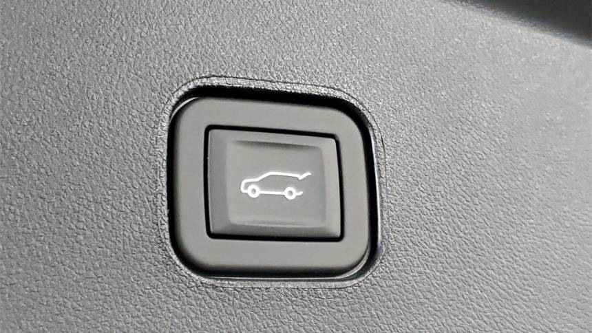 2025 Cadillac Lyriq - Images - 8