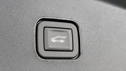 2025 Cadillac Lyriq - Images - 8