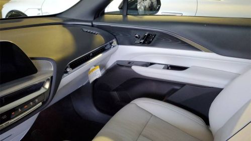2025 Cadillac Lyriq - Images - 19