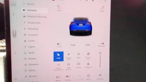2022 Tesla Model X - Images - 3