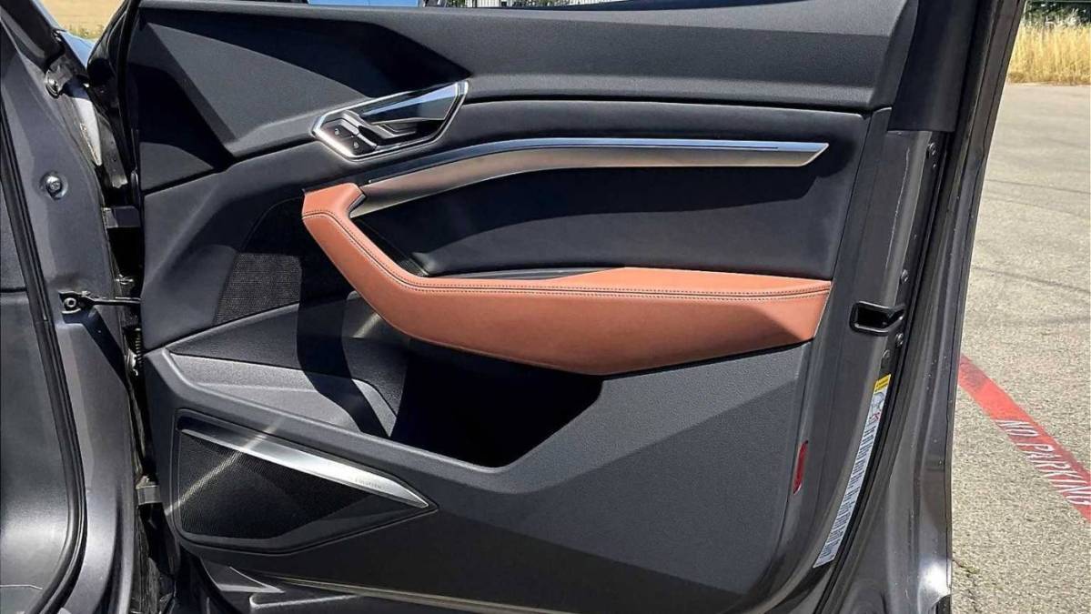2021 Audi e-tron - Images - 23