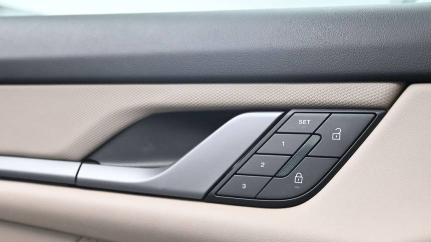 2025 Porsche Taycan - Images - 17