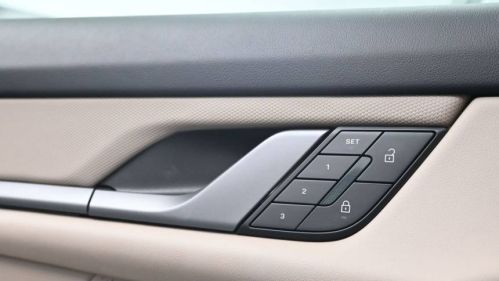 2025 Porsche Taycan - Images - 17