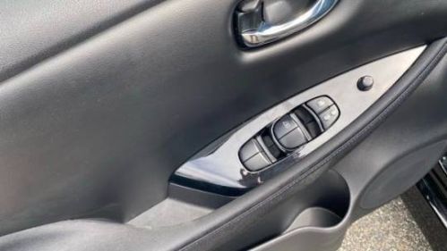 2019 Nissan LEAF - Images - 12