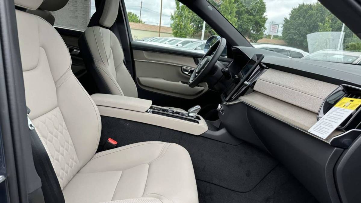 2025 Volvo XC90 - Images - 12