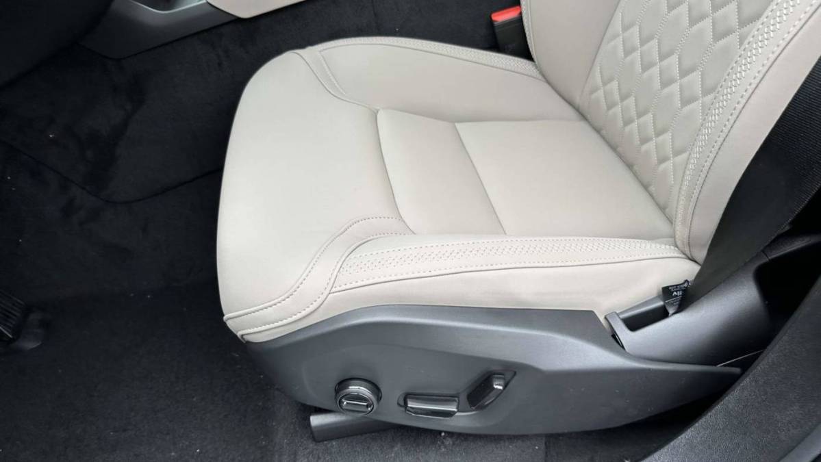 2025 Volvo XC90 - Images - 17