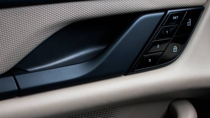 2021 Porsche Taycan - Images - 10