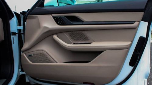 2021 Porsche Taycan - Images - 11