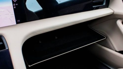 2021 Porsche Taycan - Images - 17