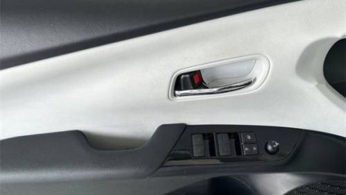 2019 Toyota Prius Prime - Images - 10