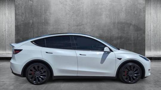 2022 Tesla Model Y 7SAYGDEF1NF327408