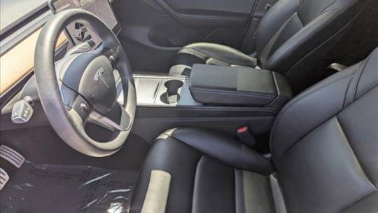 2022 Tesla Model Y 7SAYGDEF1NF327408