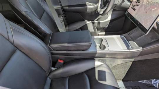 2022 Tesla Model Y 7SAYGDEF1NF327408
