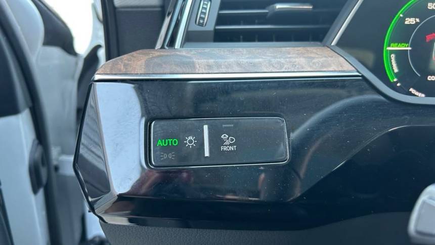 2019 Audi e-tron - Images - 18