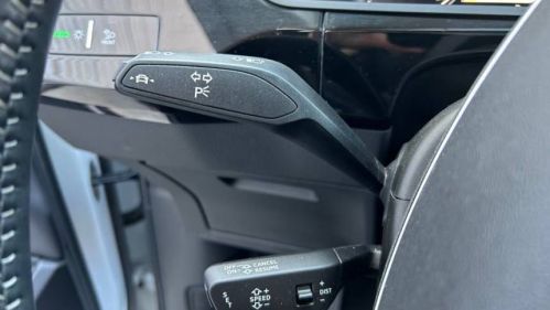 2019 Audi e-tron - Images - 19