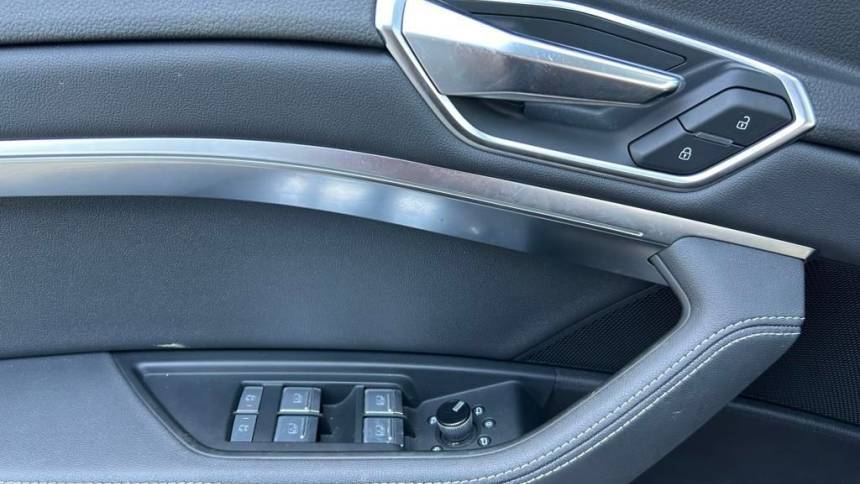 2019 Audi e-tron - Images - 21