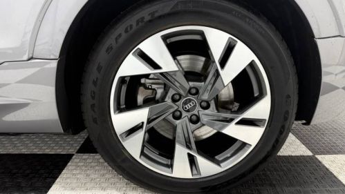 2022 Audi e-tron - Images - 11