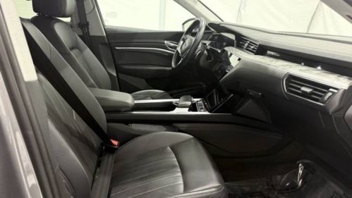 2022 Audi e-tron - Images - 15
