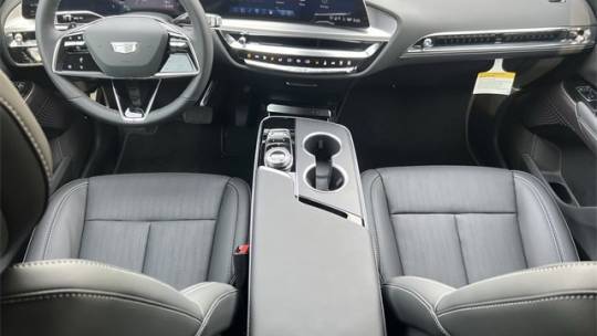 2025 Cadillac Lyriq - Images - 8
