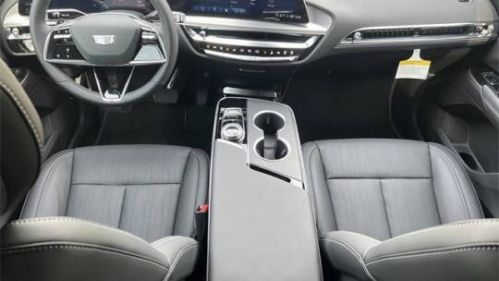 2025 Cadillac Lyriq - Images - 8