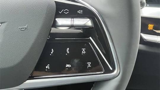 2025 Cadillac Lyriq - Images - 12