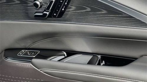 2025 Cadillac Lyriq - Images - 23
